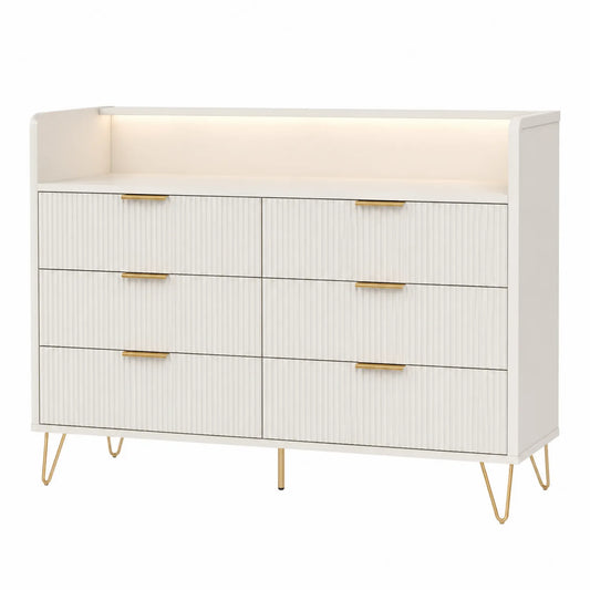 Commode en bois MDF blanc à 6 tiroirs avec poignées métalliques dorées et éclairage LED